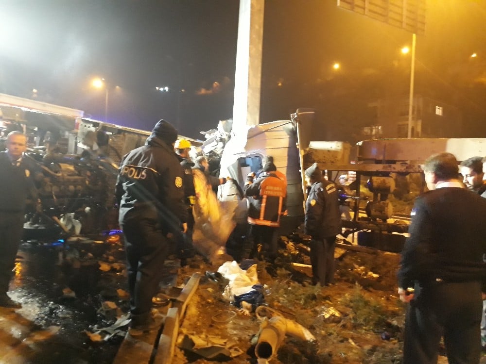 Ankara'da tır devrildi: 1 ölü