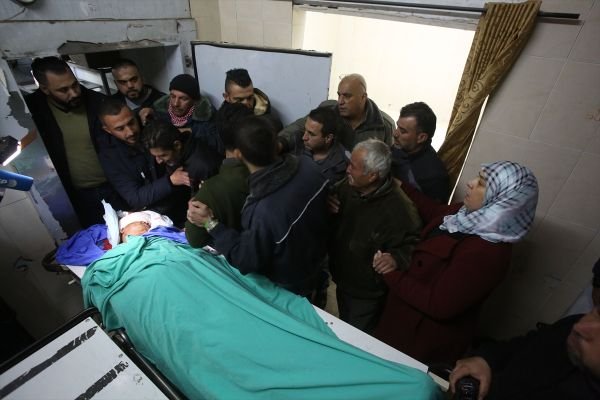 İsrail askerleri Filistin'de bir çocuğu öldürdü