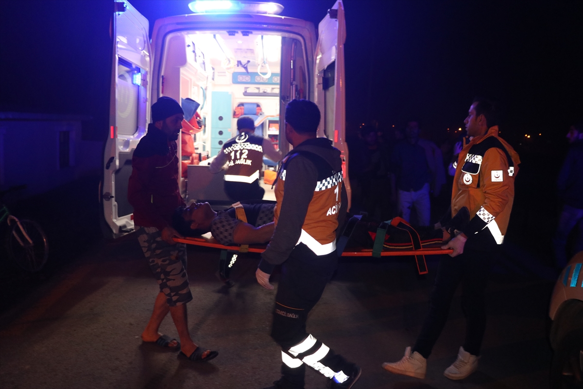 Iğdır'da kaçak göçmen taşıyan minibüs devrildi: 26 yaralı