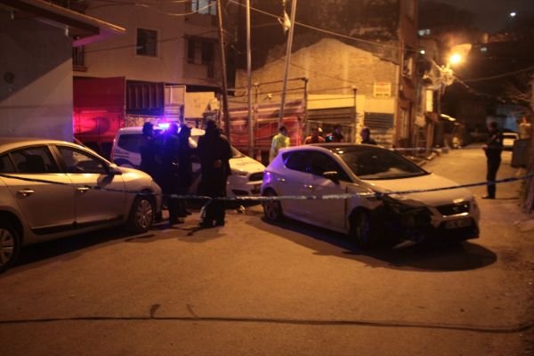 Beyoğlu'nda polisten kaçarken otomobil çarptı