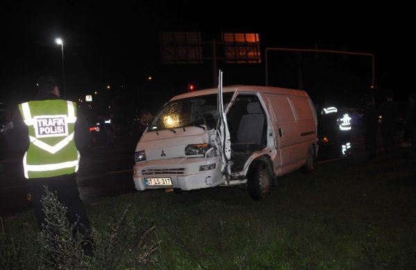 Antalya'da can alan kaza sonrası otobüsü taşladılar