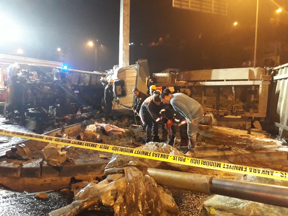 Ankara'da tır devrildi: 1 ölü