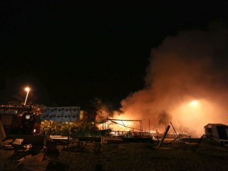 Manavgat'ta Türk bayrağı asılı olmayan işyerleri yakıldı