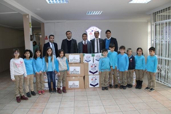 Düzceli öğrencilerden Diyarbakır'a kırtasiye desteği