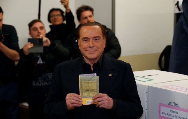 İtalya'da Berlusconi ile merkez sağ ittifakı kazandı