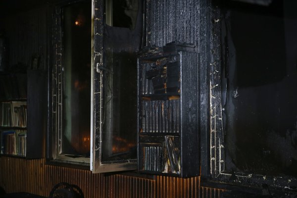 Avcılar'da caminin kütüphane bölümünde yangın çıktı