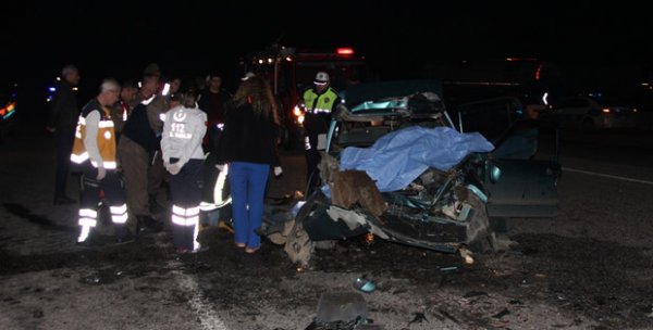 Alaşehir'de trafik kazası: 3 kişi öldü, 2 kişi yaralandı