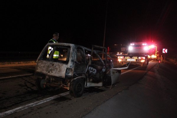 Eskişehir'de araç yandı, 5 kişi hayatını zor kurtardı