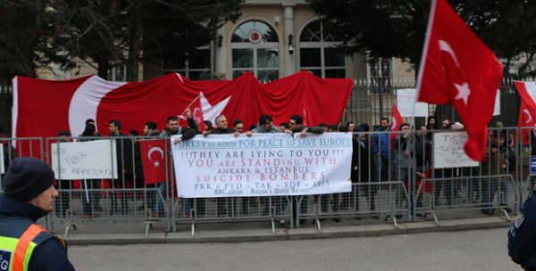 Türkler Macaristan'da terör yandaşlarına geçit vermedi