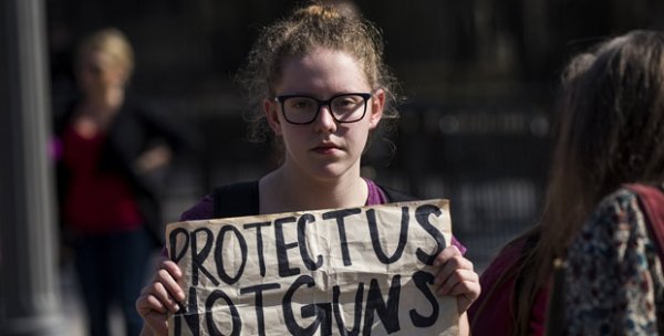 ABD'de öğrencilerden bireysel silahlanma protestosu