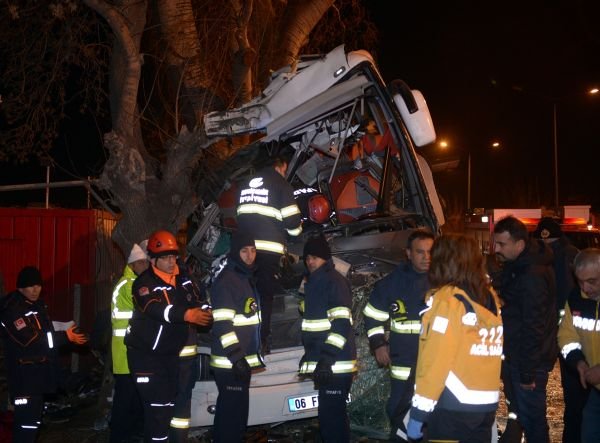Bozüyük'te yolcu otobüsü kaza yaptı: Ölü ve yaralılar var