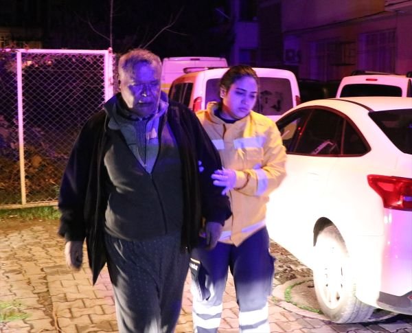 Elektrikli battaniyeden çıkan yangında ev kül oldu