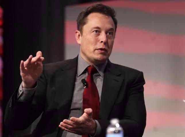 Elon Musk düz dünya akımına katılmadı