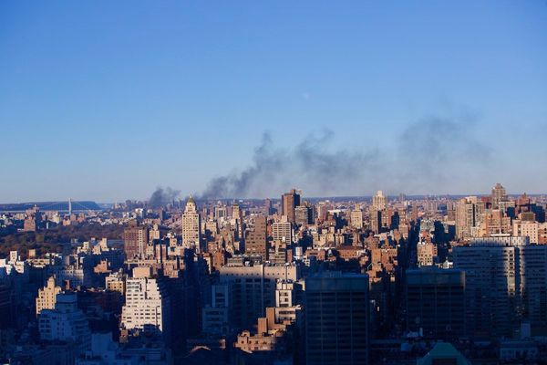 New York'taki büyük yangına 80 itfaiye gönderildi