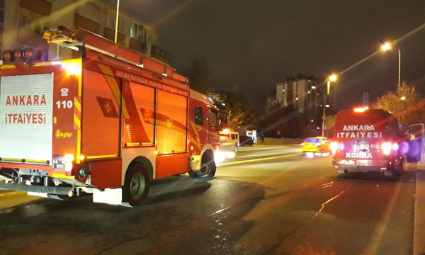 Ankara'da yanan otomobil alev topuna döndü
