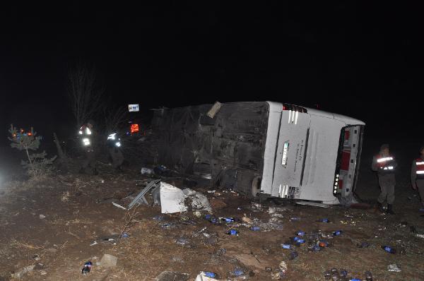 Ankara'da şarampole yuvarlanan otobüste 10 kişi yaralandı