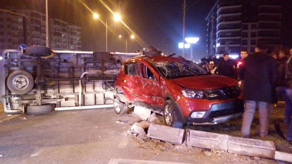 Balıkesir'de ambulanslar kaza yaptı: 6 yaralı