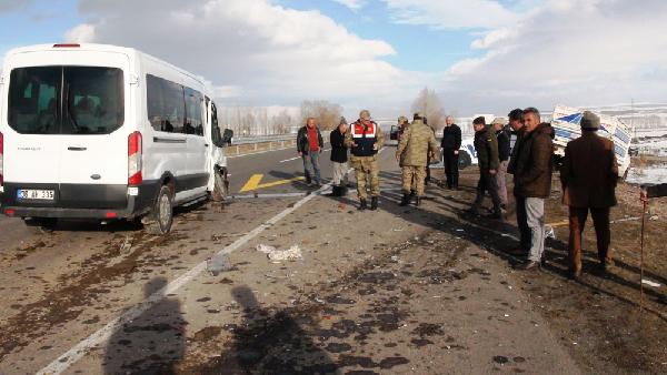 Kars'ta trafik kazası: 3 yaralı