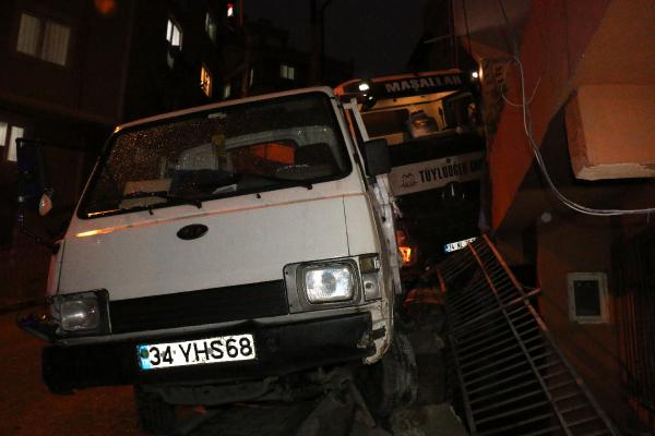Beton mikseri evin yatak odasına daldı