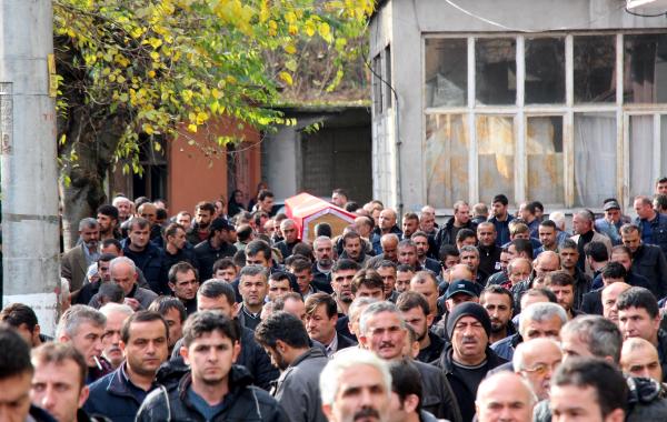 Maden ocağındaki göçükte ölen işçi defnedildi