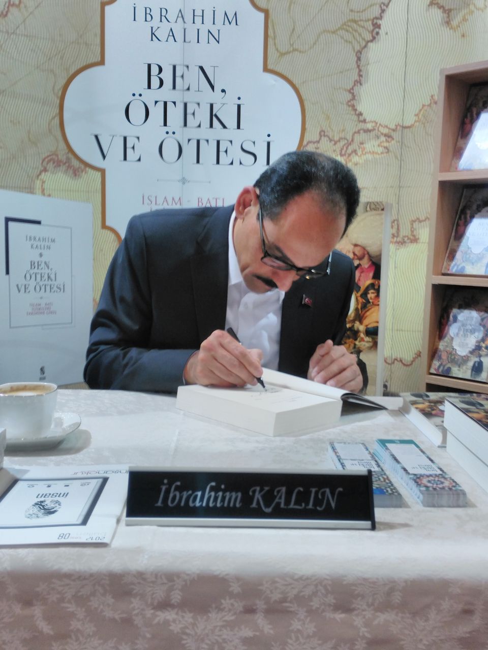 Cumhurbaşkanlığı Sözcüsü İbrahim Kalın, 36. İstanbul Kitap Fuarı'nda