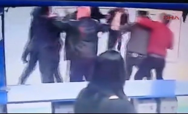 Evden kaçan kız kardeşinin hesabını bilet satıcısına sordu