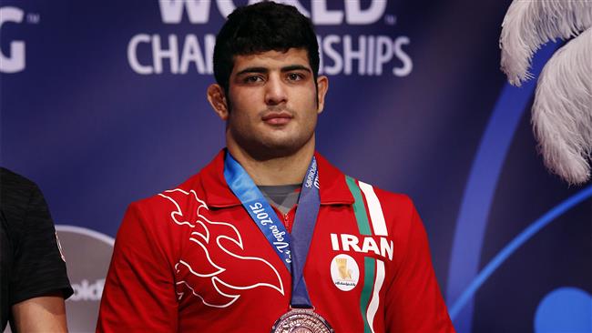 İranlı güreşçi İsrailli rakibiyle eşleşmemek için yenildi