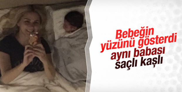 Ece Erken bebeğini gösterdi