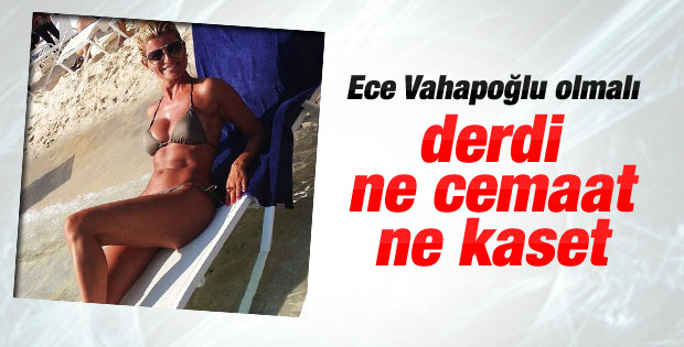 Ece Vahapoğlu'ndan ilk bikinili fotoğraf