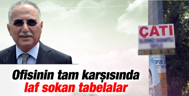Ekmeleddin'in ofisinin karşısındaki tabelalar güldürdü İZLE