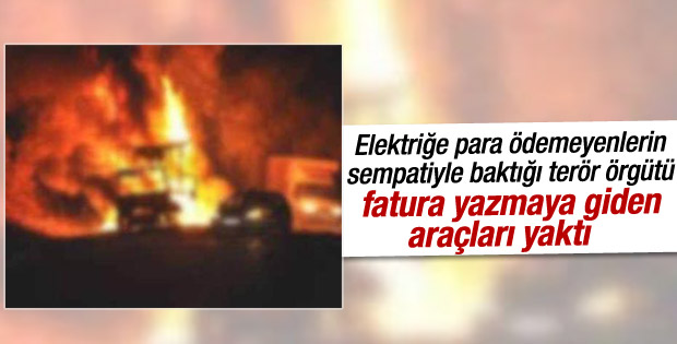 Hakkari'de elektrik şirketine ait araçlar yakıldı