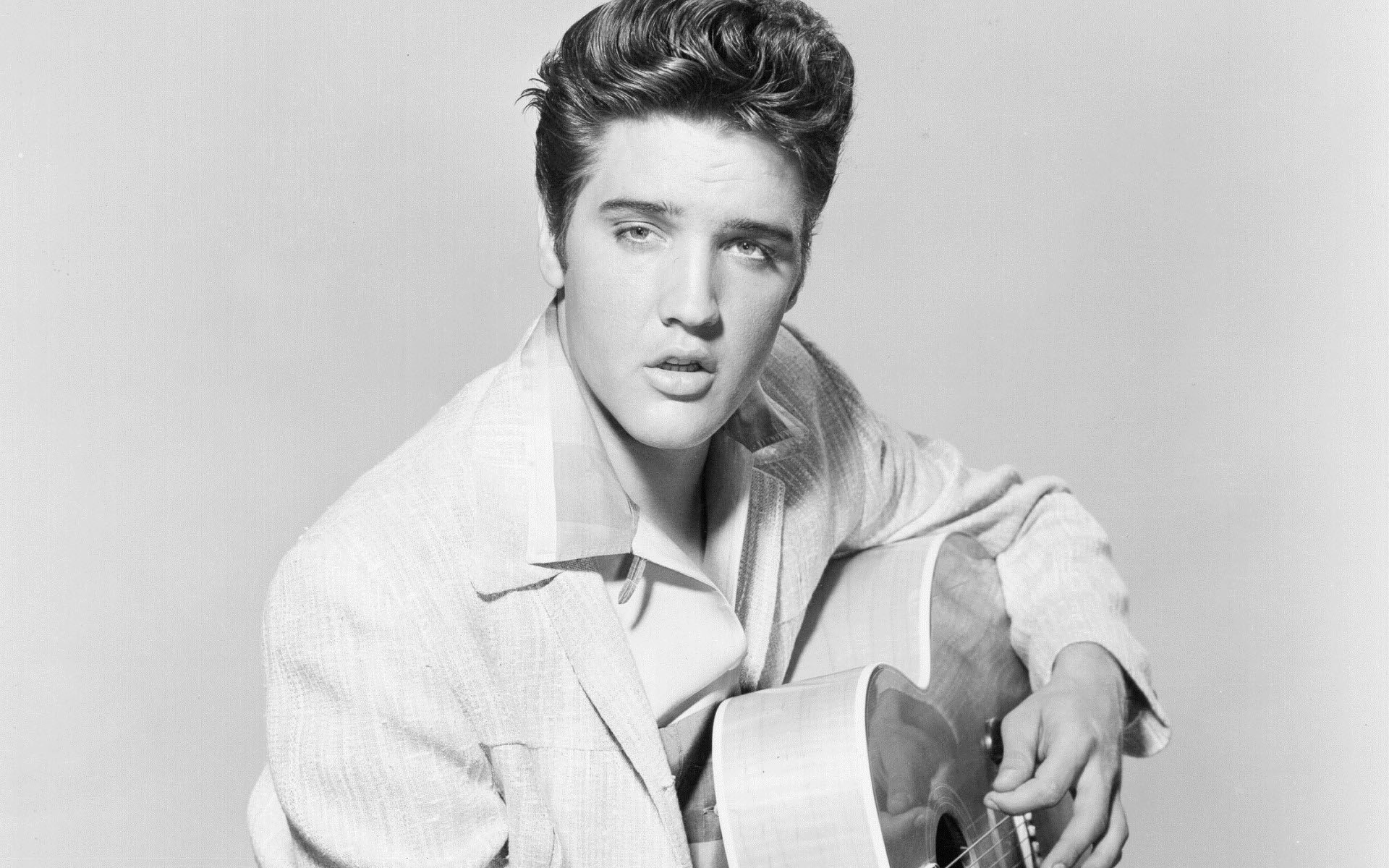 Elvis Presley nasıl öldü Elvis hangi yaşta ölmüş Elvis Presley nasıl öldü Elvis hangi yaşta ölmüş