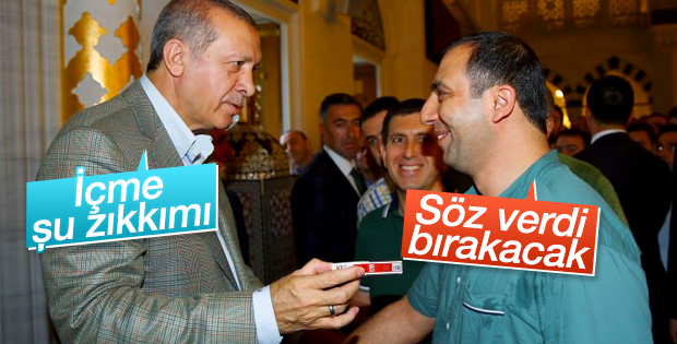 Vatandaşın cebindeki sigara paketi Erdoğan'dan kaçmadı
