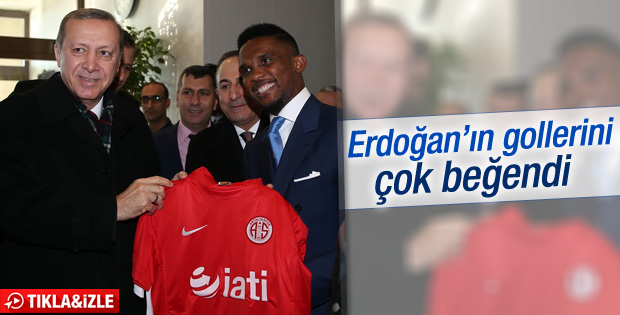 Eto'o Cumhurbaşkanı Erdoğan'a formasını hediye etti