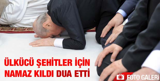 Devlet Bahçeli ülkücü şehitler için namaz kıldı