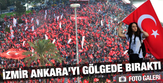 İzmir'deki Cumhuriyet yürüyüşü caddelere sığmadı