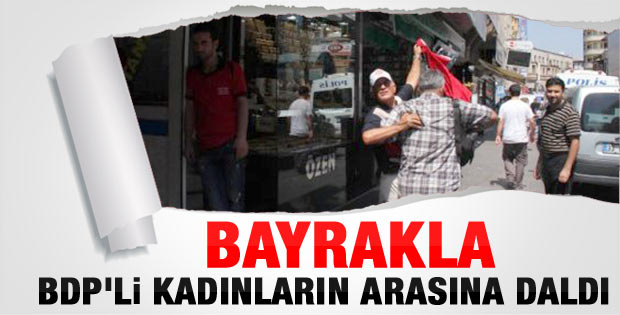 Mersin'deki BDP eylemine Türk bayraklı tepki
