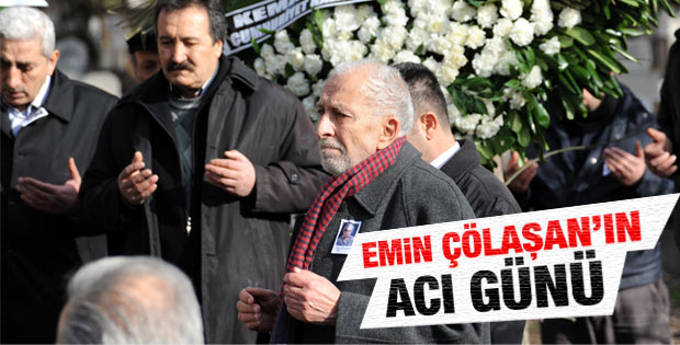 Emin Çölaşan annesini toprağa verdi