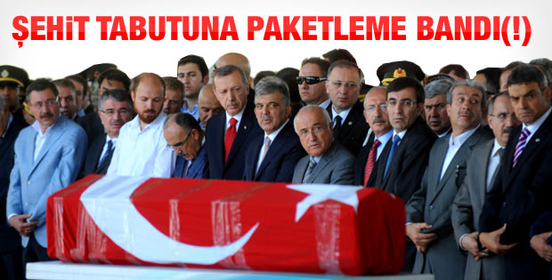 Gaziantep'te şehit tabutuna paket bandı