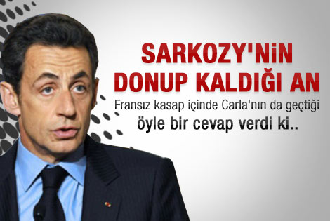 Sarkozy'nin donup kaldığı an..