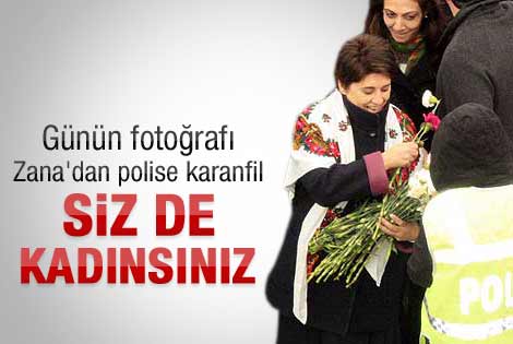 Leyla Zana ile kadın polisin karanfil diyaloğu