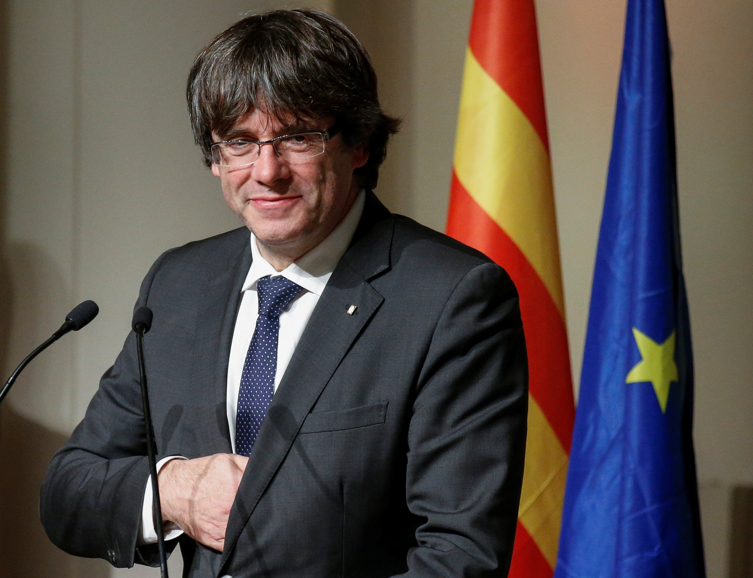 Katalan lider Puigdemont'un iade kararı ertelendi
