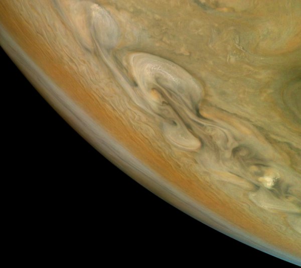 NASA'nın uzay aracı Juno, Jupiter'i görüntüledi