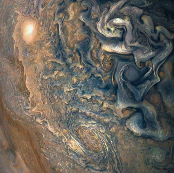 NASA'nın uzay aracı Juno, Jupiter'i görüntüledi