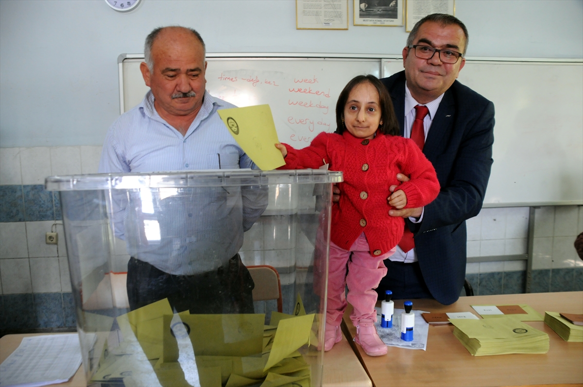 Dünyanın en kısa boylu insanı Dünyanın en kısa boylu insanı