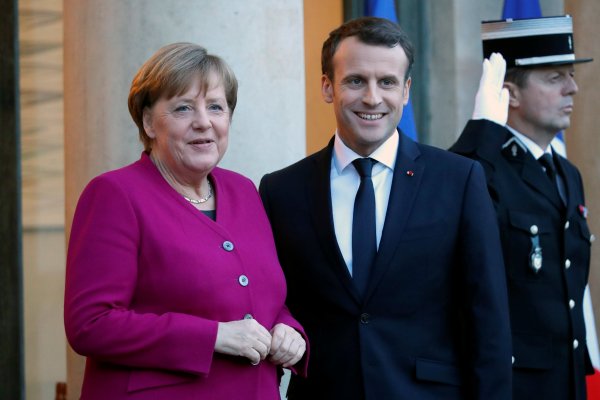 Merkel ve Macron SPD'ye koalisyon çağrısı yaptı