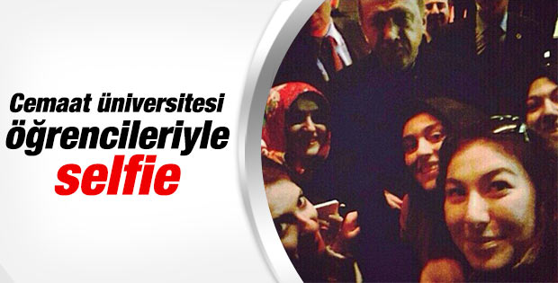 Fatih Üniversitesi öğrencileri Başbakan'la selfie çekindi