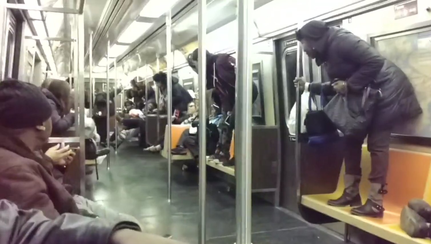 New York metrosunda fare paniği