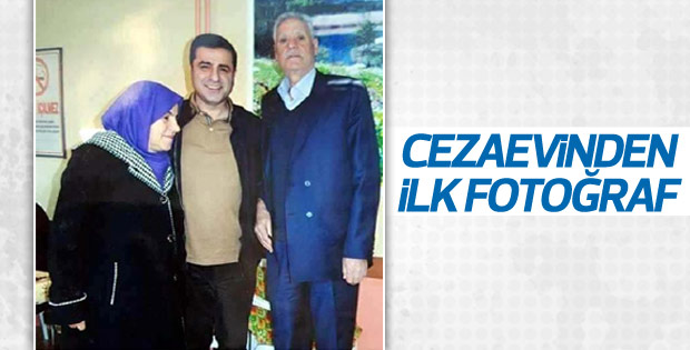Tutuklu Demirtaş'ın cezaevi pozu