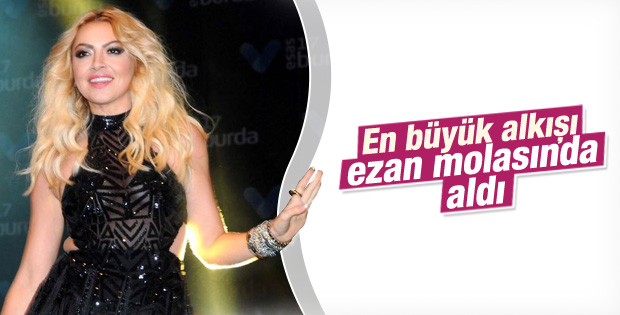 Hadise'den Çanakkale konserinde ezana saygı İZLE